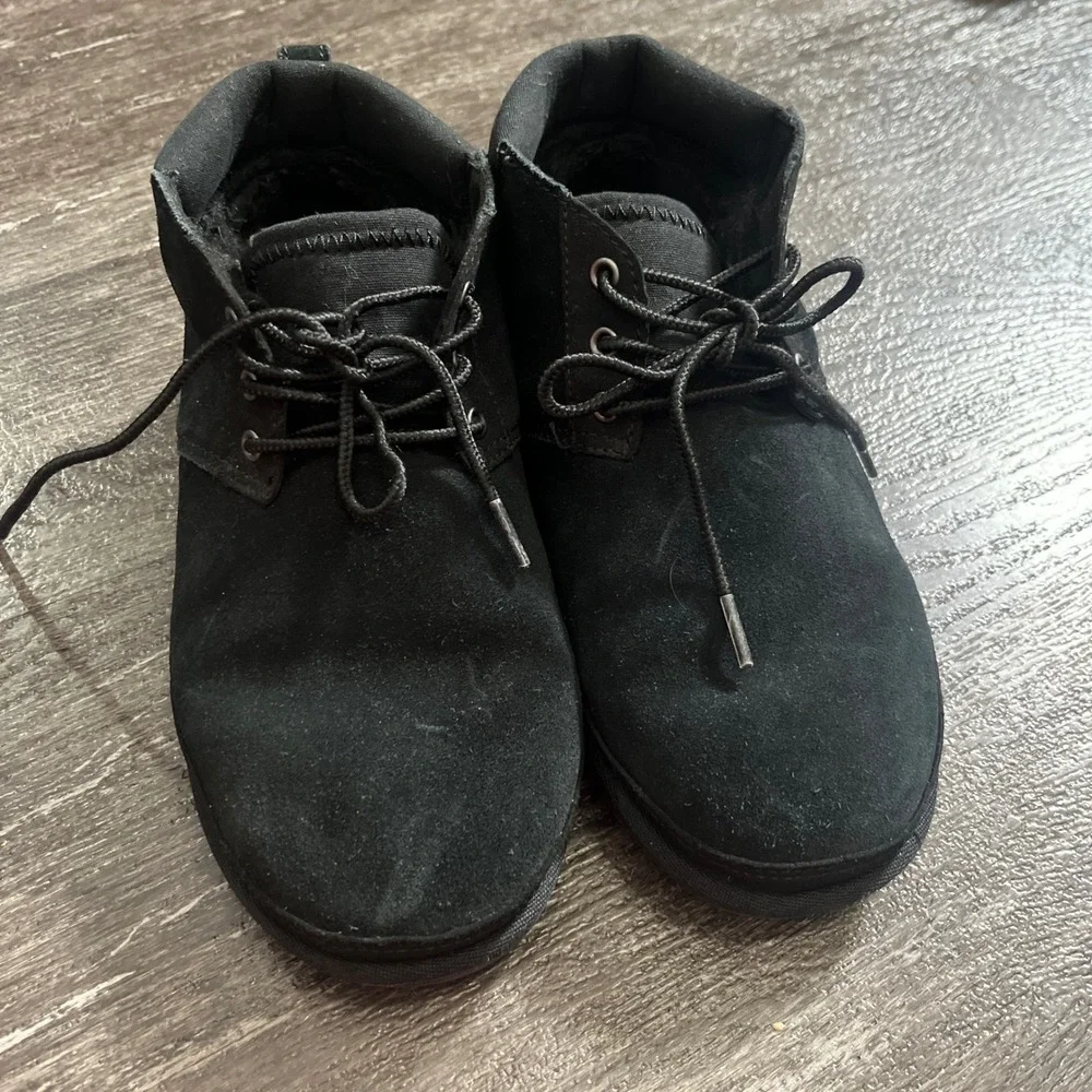 Koolaburra by Ugg Kids Black Suede Fur Lined‎ Lace Up Boots Size 4